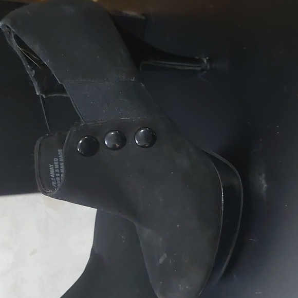 Black heels / Unlisted/ 9.5 - Picture 2 of 4